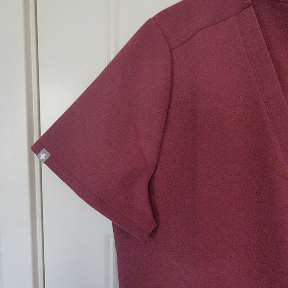 FIGS Scrub top dark cherry Medium - Picture 5 of 5